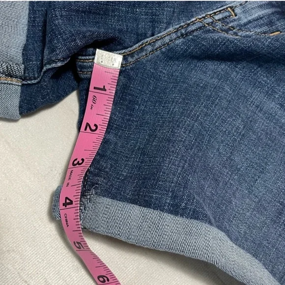 Levis Women's Mid Length Shorts size 31 - Picture 9 of 10